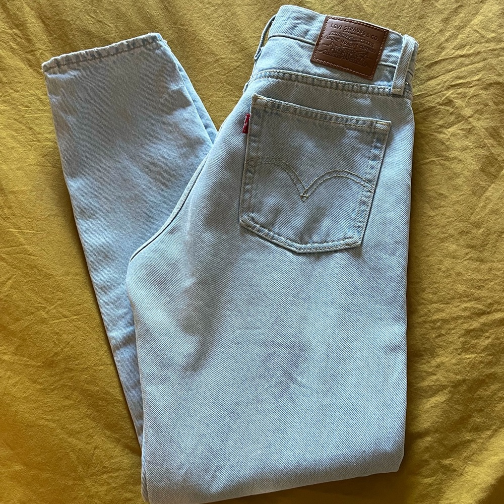 Levi's Wedgie Icon fit in light wash